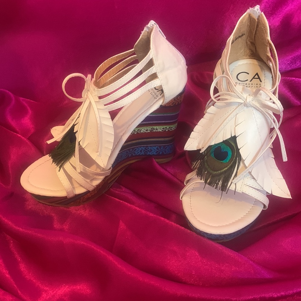CAcollection by carrini size 7 funky wedge shoes white leather leafs pea…